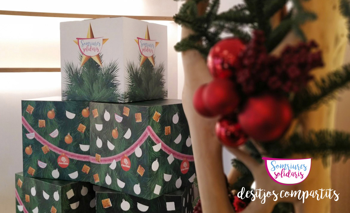 Els pacients de Clínica Cervera decoren un arbre de Nadal solidari